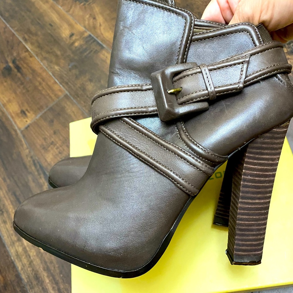 Ankle bootie, heel
